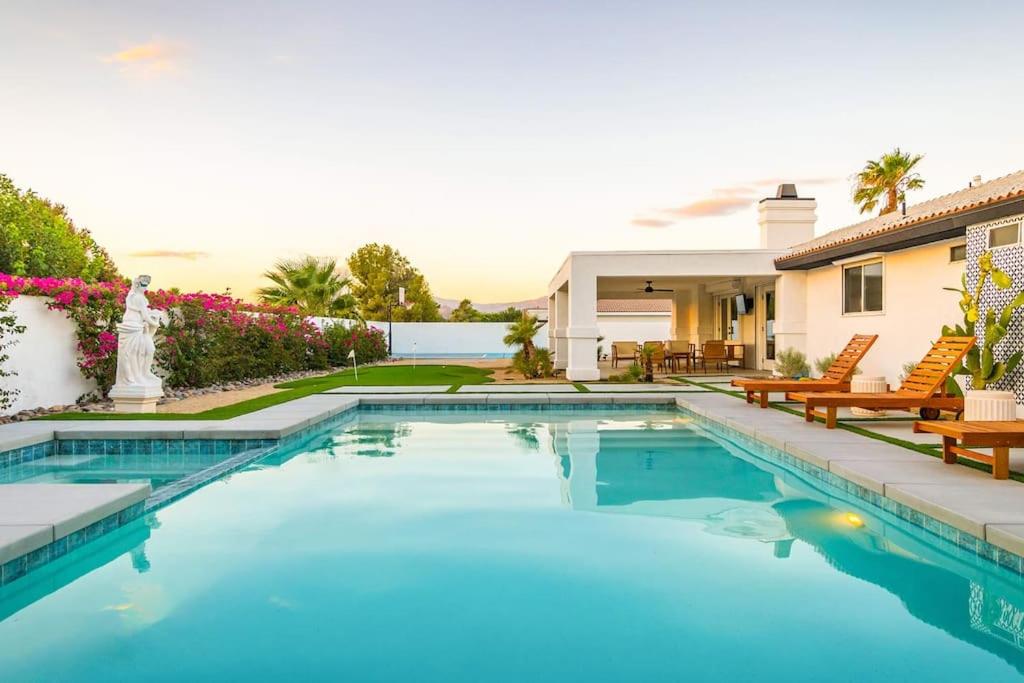 Resort style Villa w/ views, pool, spa and golf image