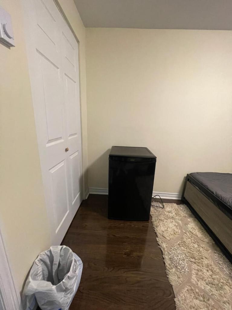 Charming One Bedroom Near Bramalea City Centre photo 3