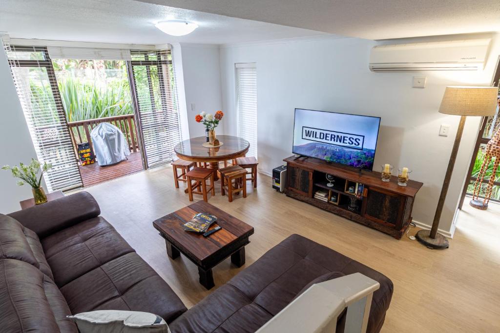 Heart of Wilderness - 250m from beach - Sleeps 6 photo 1