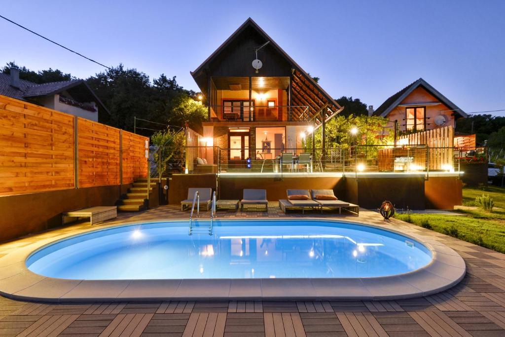 Jura's Wellness House - Happy Rentals