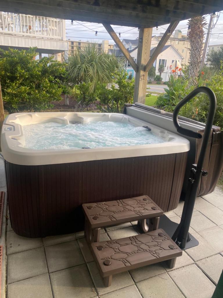 Beach Breeze 3, pet friendly, walking distance to Atlantic Ocean free parking photo 1
