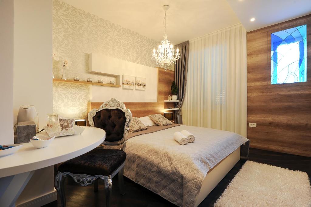 Silver & Gold Luxury Rooms photo 1