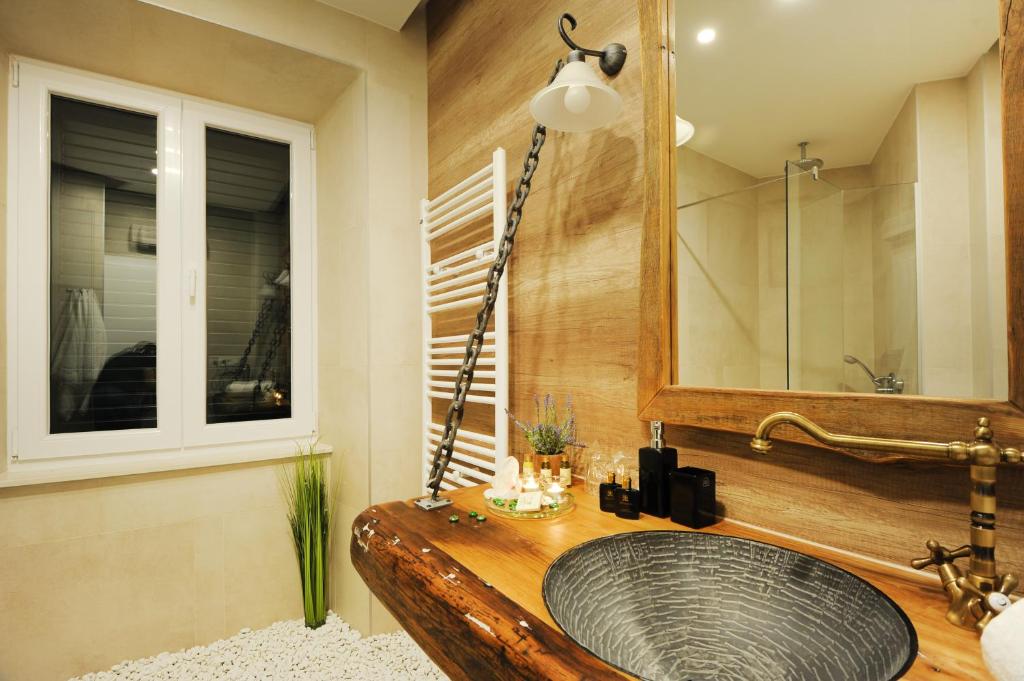 Silver & Gold Luxury Rooms photo 4