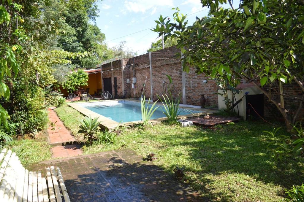 Casa con piscina y parque photo 1