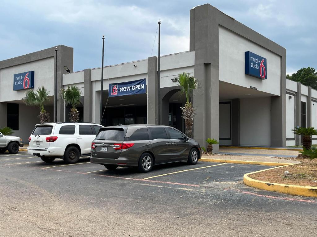 Motel 6 Nacogdoches TX SFA University photo 2