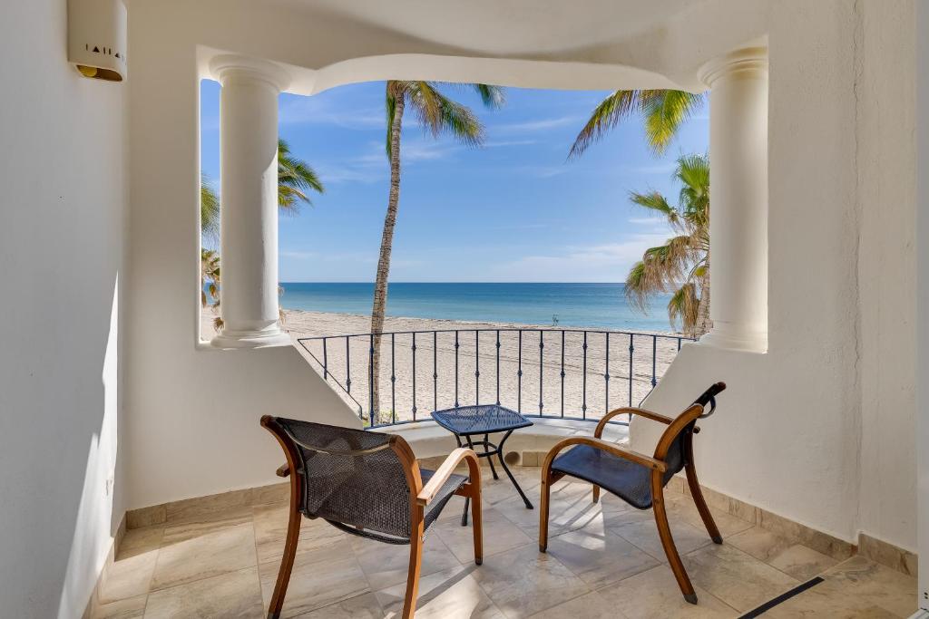 San Jose Del Cabo Oceanfront Condo - Pools and Beach photo 1