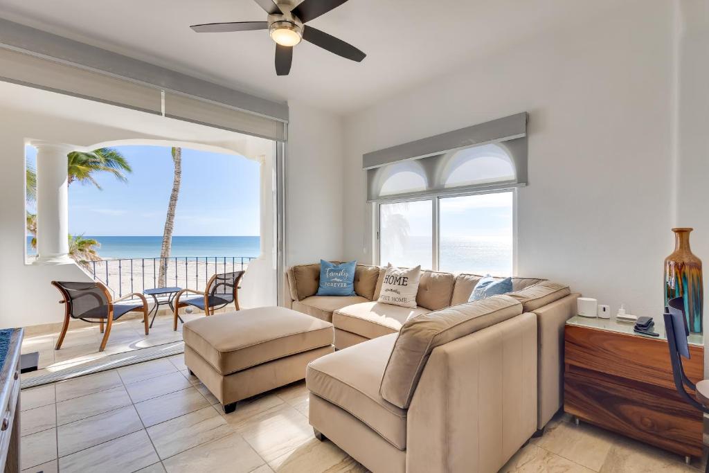 San Jose Del Cabo Oceanfront Condo - Pools and Beach photo 4