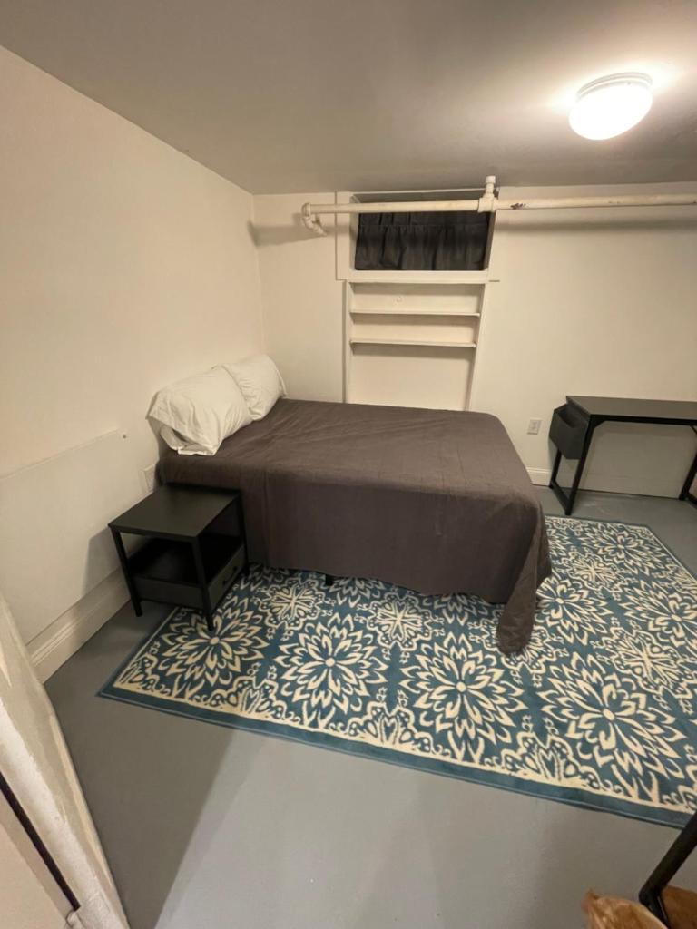 The Cozy Budget - Room near Liberty!