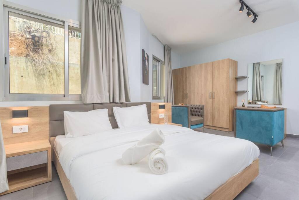 Vibe 305, Modern 2Bedroom Apartment in Awkar photo 2
