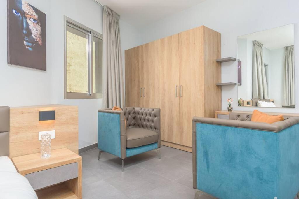 Vibe 305, Modern 2Bedroom Apartment in Awkar photo 3