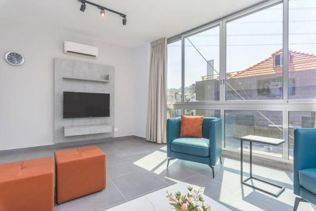 Vibe 205, Modern 2 Bedroom Apartment in Awkar photo 1