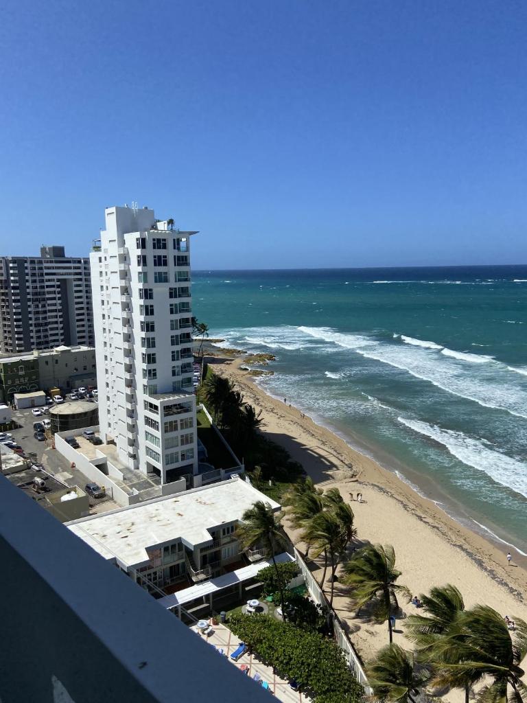 KASA Blue Ocean - 2 bed 2 bath for 4 OCEAN VIEW BALCONY BEACHFRONT CONDO POOL photo 4