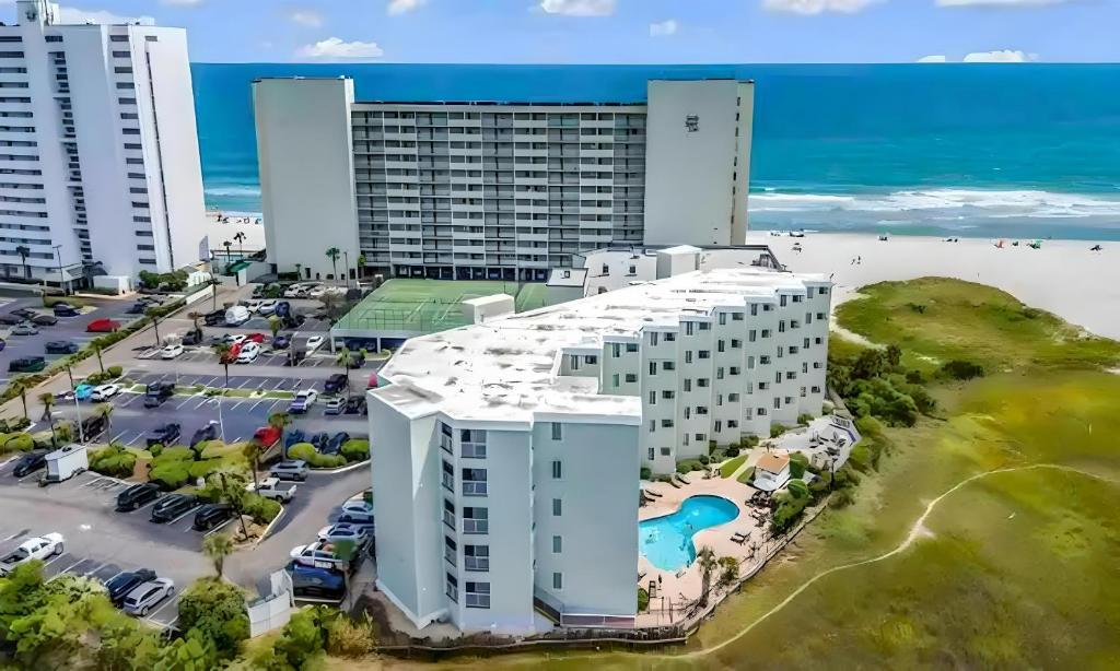 Sands Beach Club 406, w/ Balcony + Beach Access! image
