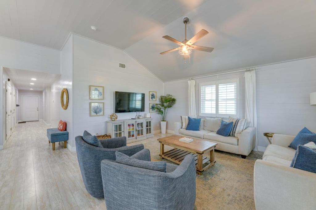 Trendy Beach House with Private Pool and Deck! photo 3