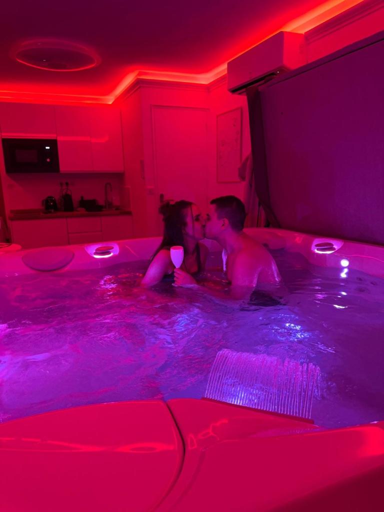 CASA AMOR & SPA, suite jacuzzi & petit déjeuner photo 2