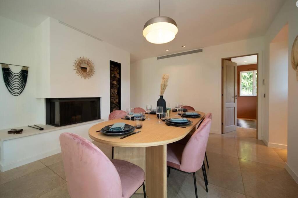 Calm villa with swimming pool & garden, within easy walking distance to village photo 4