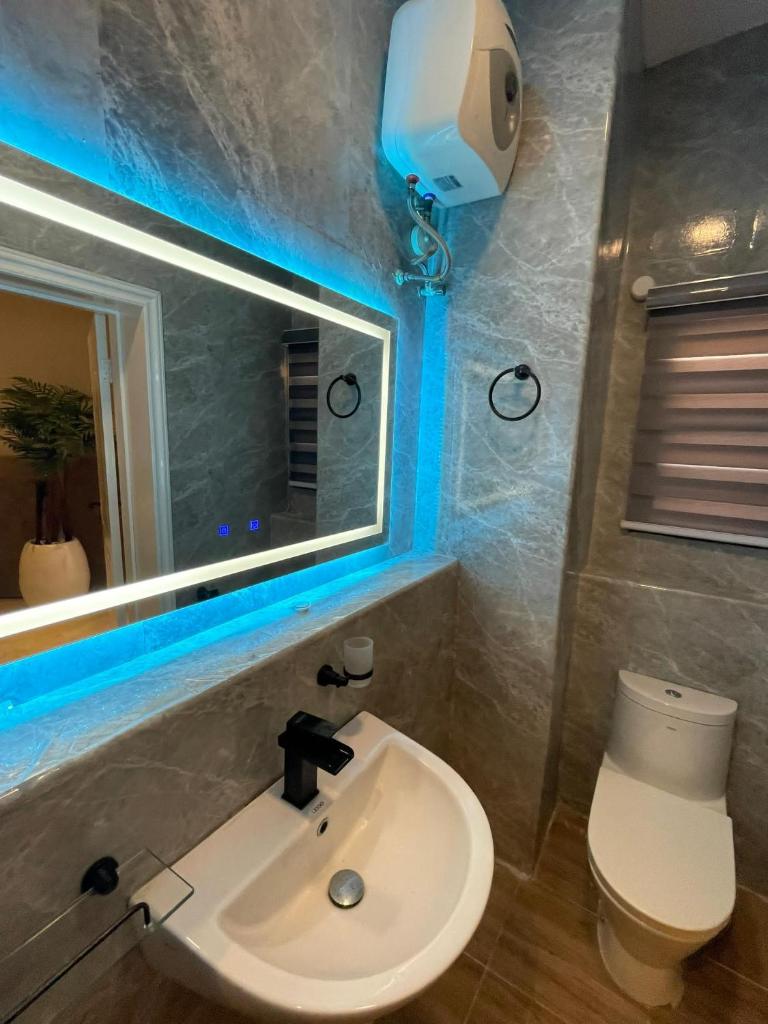 2 Bedroom with Private Cinema - Lekki Phase 1 photo 3