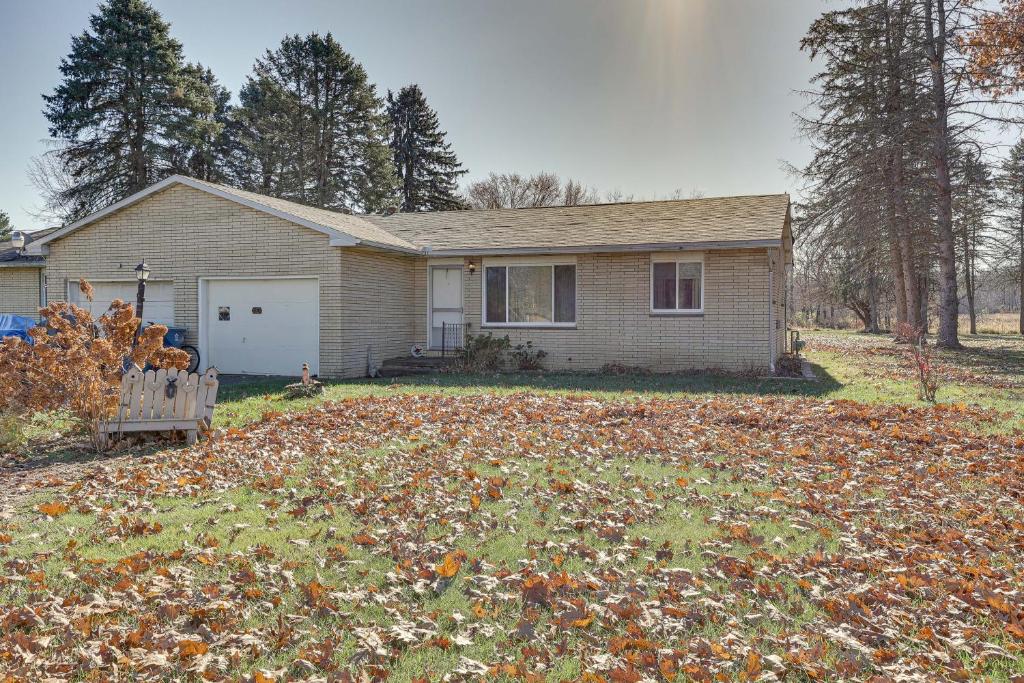 Family-Friendly Home in New Franklin with Backyard photo 2