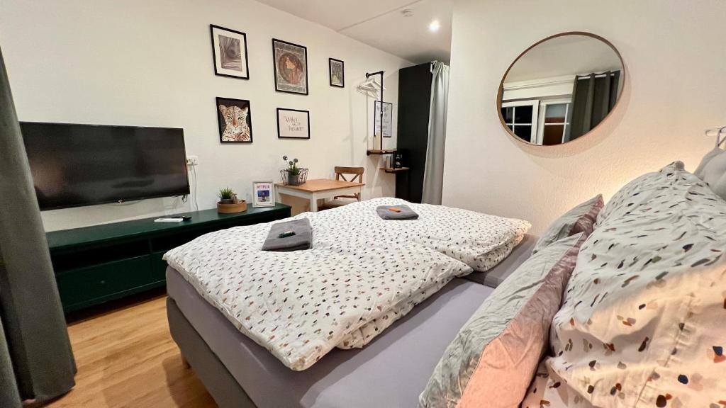 Modernes Doppelzimmer mit Bad & AC in Kehl Goldscheuer - 1A Guesthouse photo 2