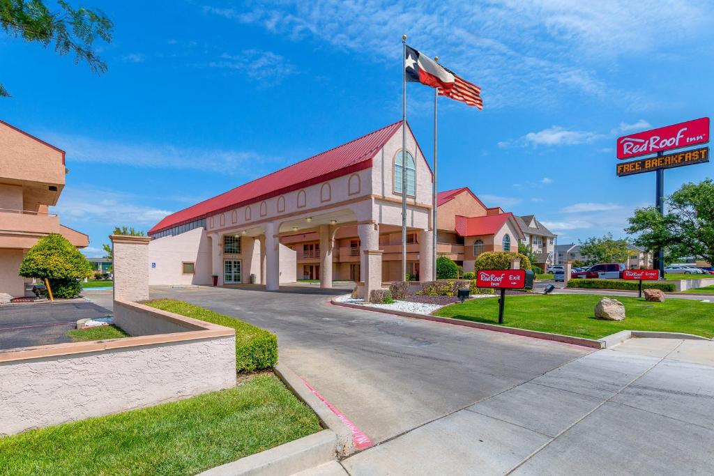 HomeTowne Studios by Red Roof Amarillo West photo 1