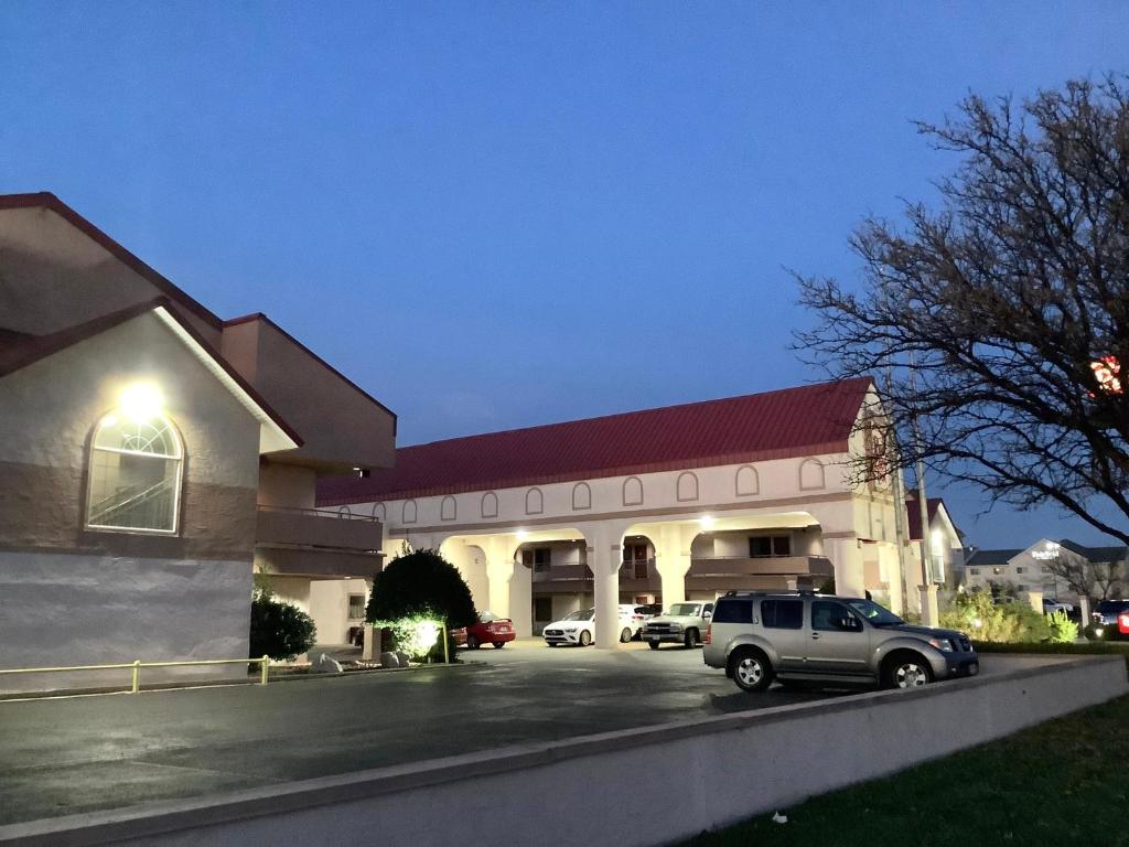 HomeTowne Studios by Red Roof Amarillo West photo 2