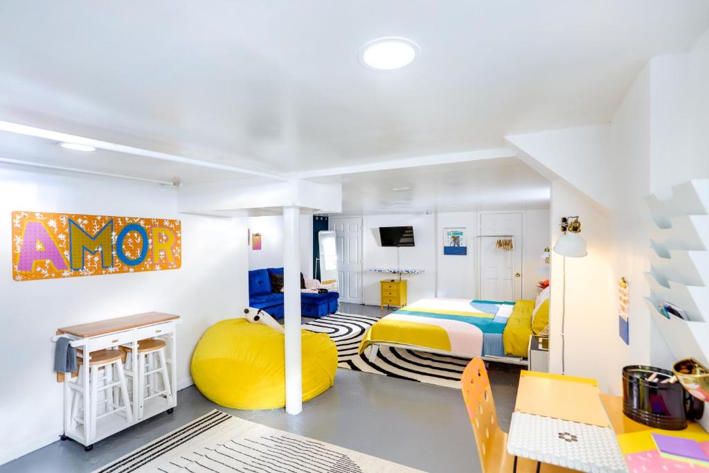 Gordon Square Studio about 4 Mi to Downtown Cleveland!