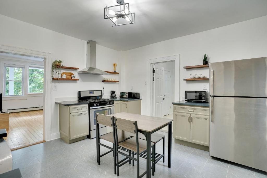 Modern Hastings-on-hudson Home Near River! image