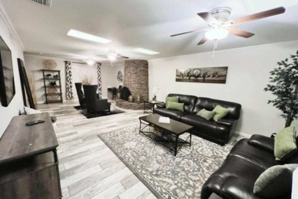 (Old Town) Downtown Scottsdale Oasis image