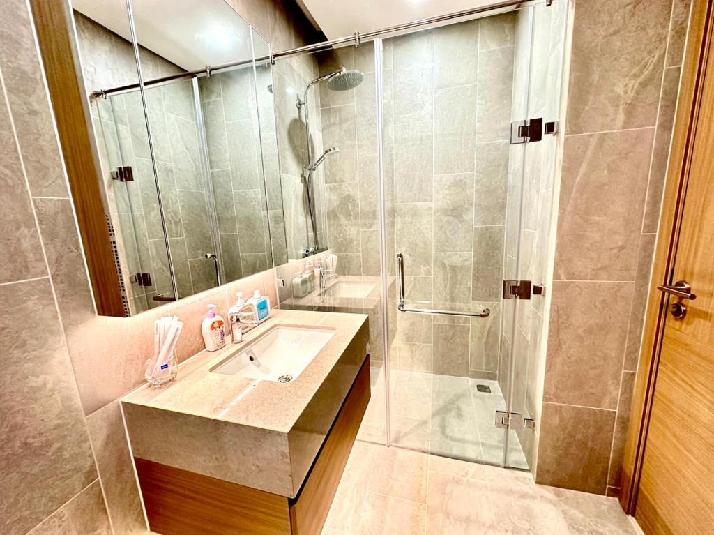 Lancaster Luminaire Apartment