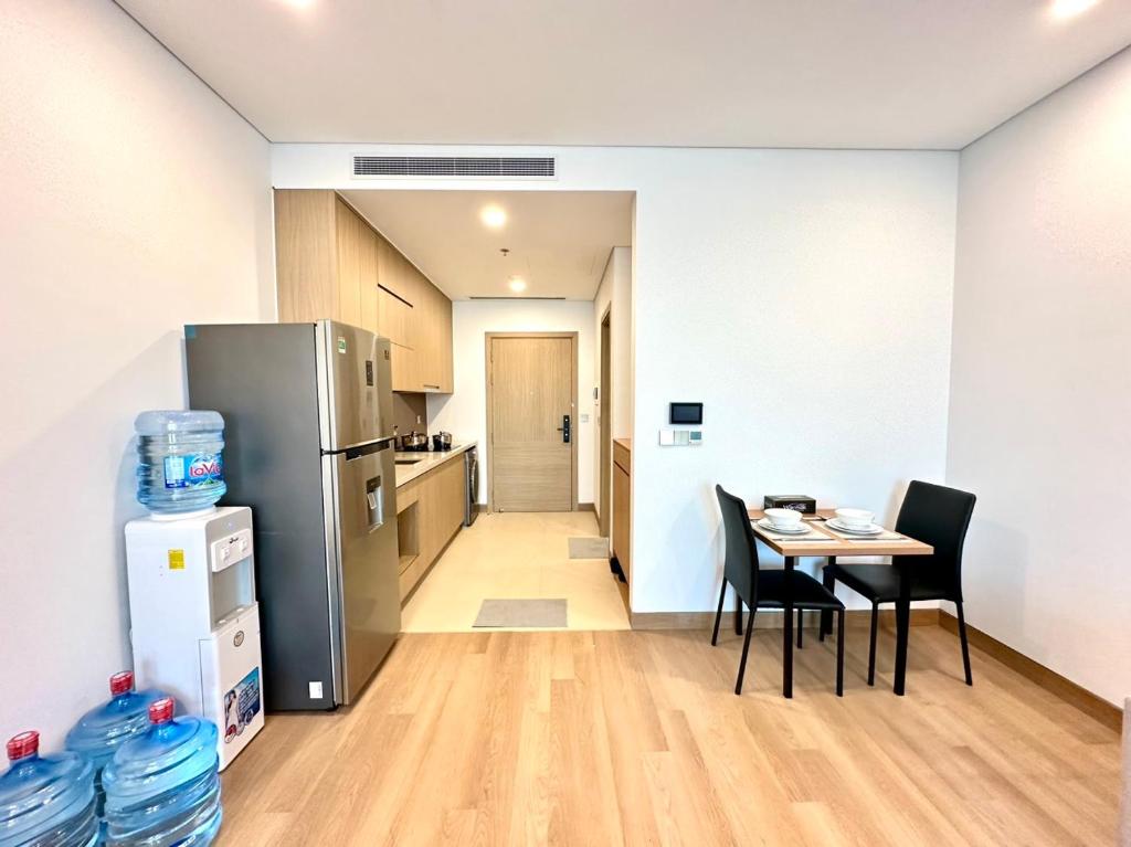 Lancaster Luminaire Apartment