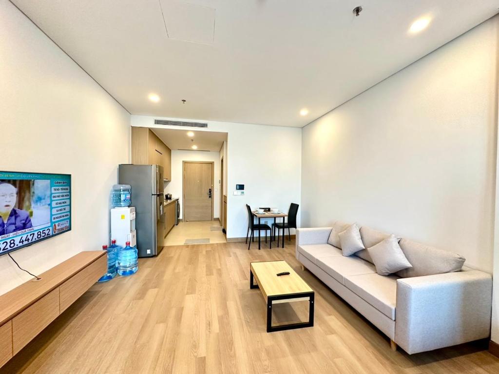 Lancaster Luminaire Apartment