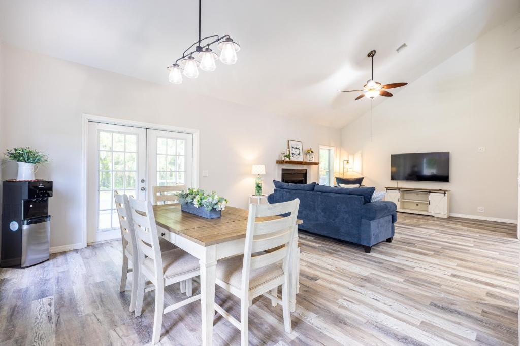 Relaxing Modern Farmhouse in Jupiter Farms. Family-and Dog-friendly! photo 4