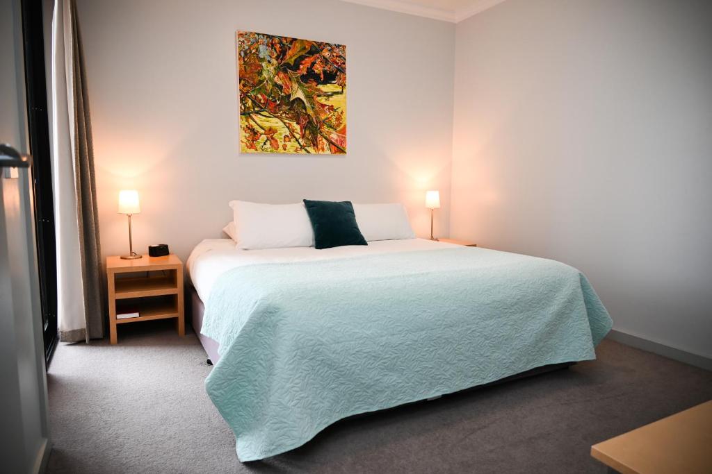 Mansfield Apartments photo 2