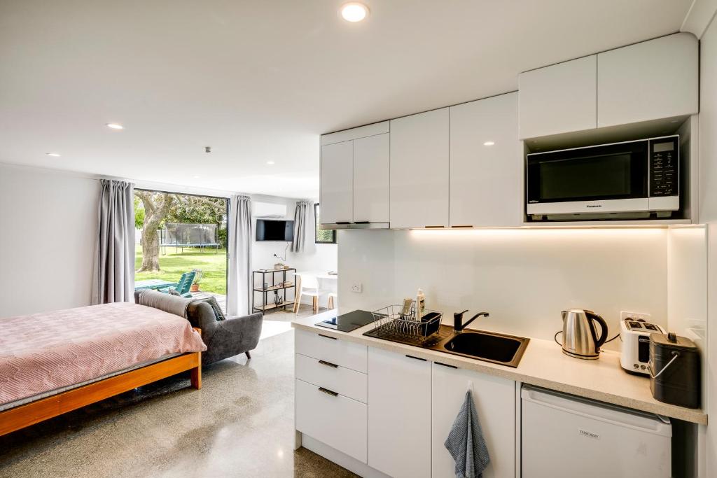 Modern Studio near Clive River photo 4