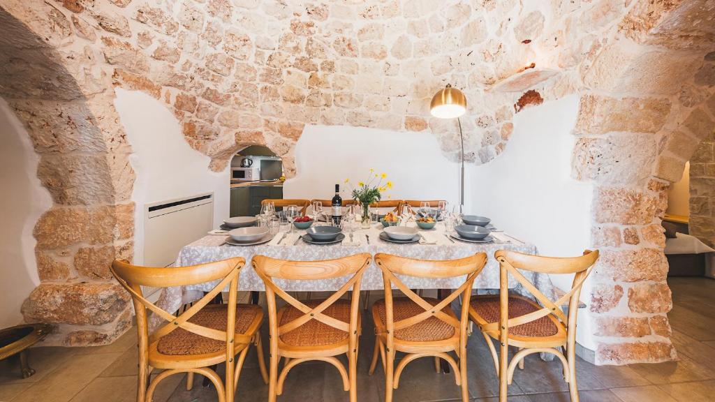 TRULLI BIANCAPETRA 8&2, Emma Villas photo 3