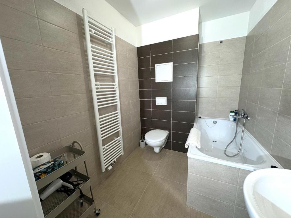 Sky Apartments 502 photo 2