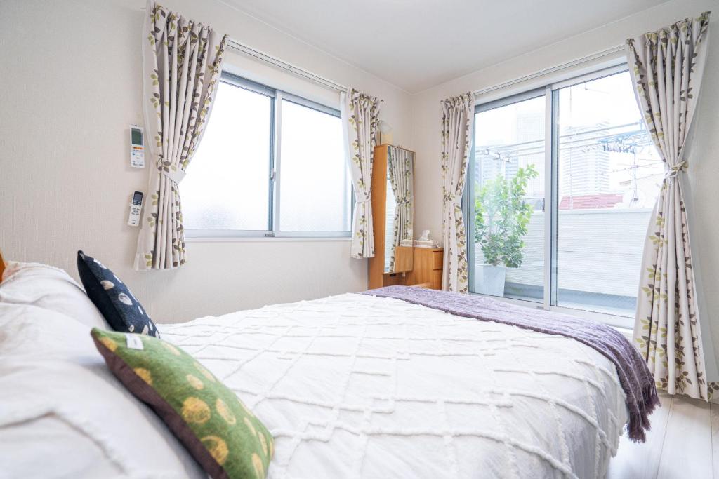 Yamate Line Otsuka three-story det ached villa photo 1
