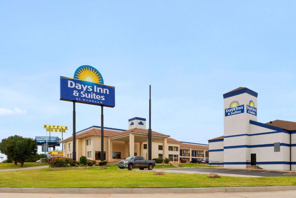 Days Inn by Wyndham Oklahoma City photo 2