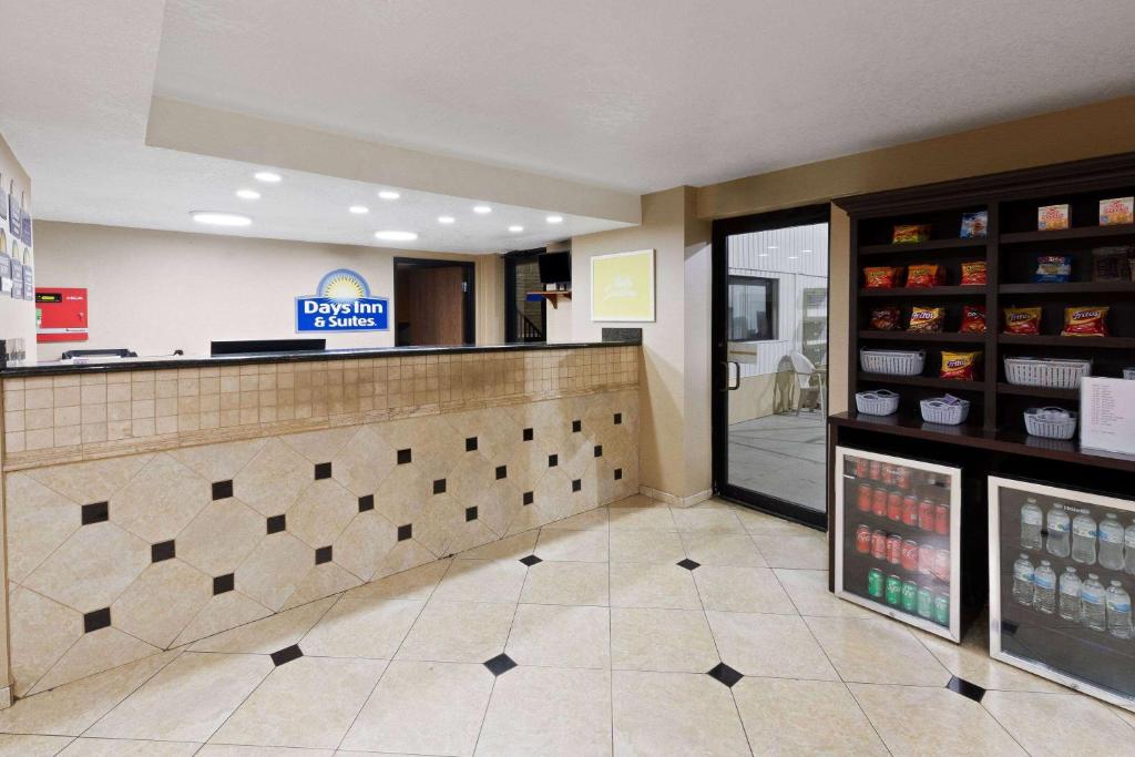 Days Inn by Wyndham Oklahoma City photo 4