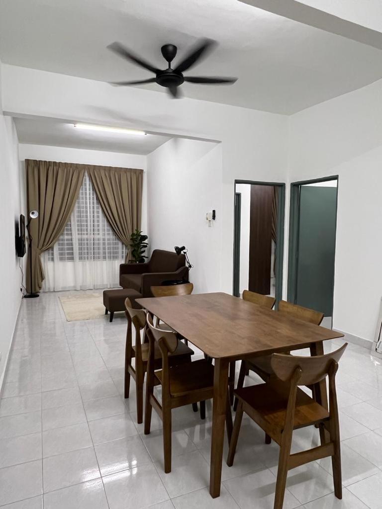 162 RESIDENCY SELAYANG - Tap to explore photos