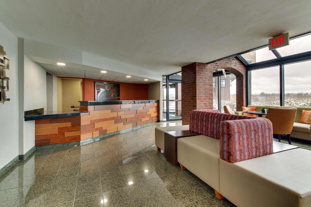 Pear Tree Inn St. Louis - Arnold photo 1