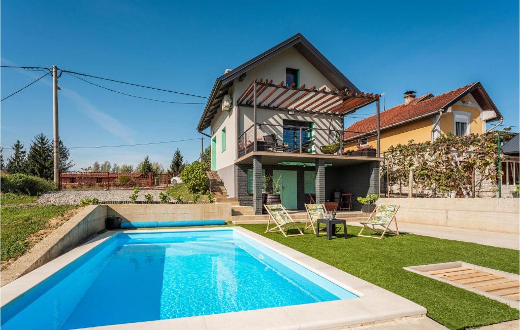 Cozy Home In Gornje Plavnice With Heated Swimming Pool