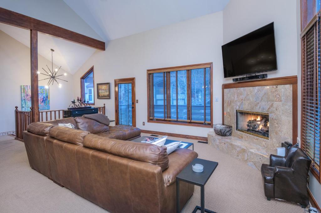 4515 Bighorn Rd, unit A home photo 1