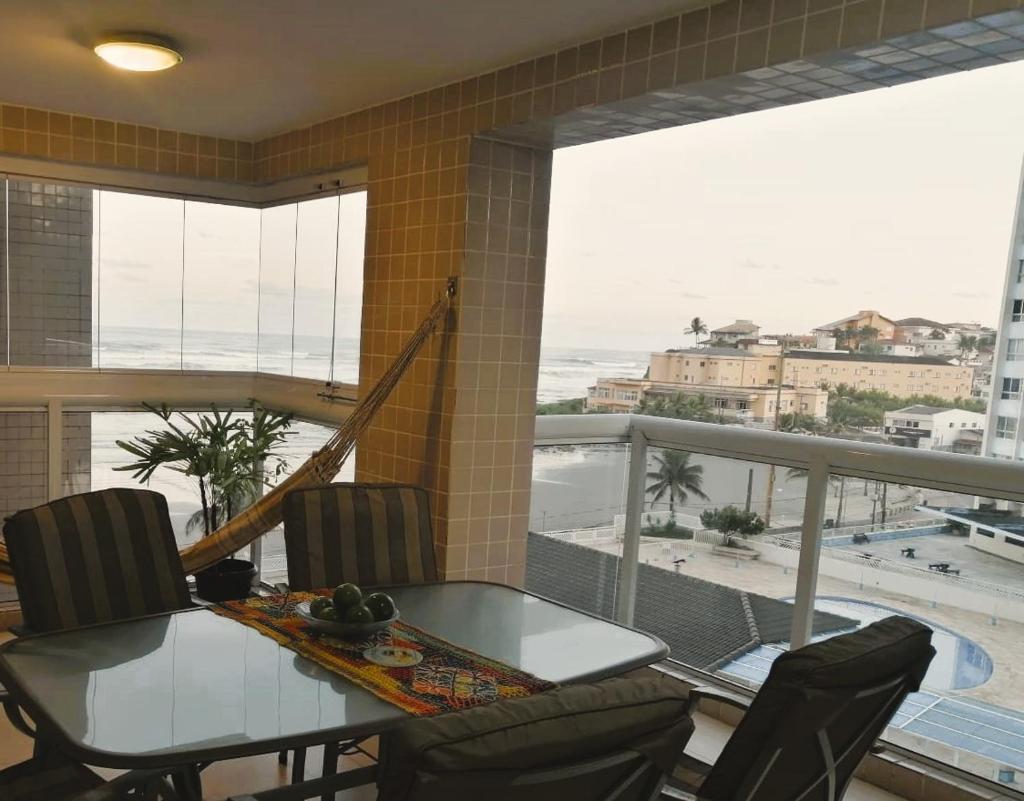 Apartamento, ampla sacada com vista para o mar! photo 3
