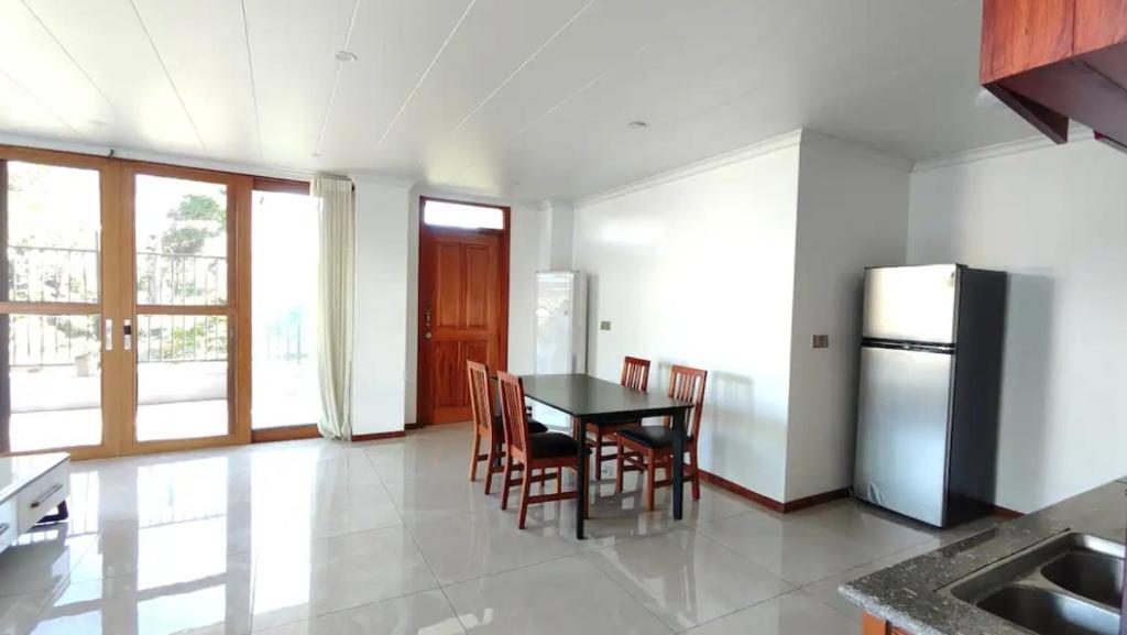 Modern Master bedroom B photo 1