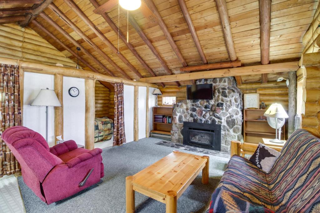 Rustic Bemidji Cabin with Boat and Lake Access! photo 2