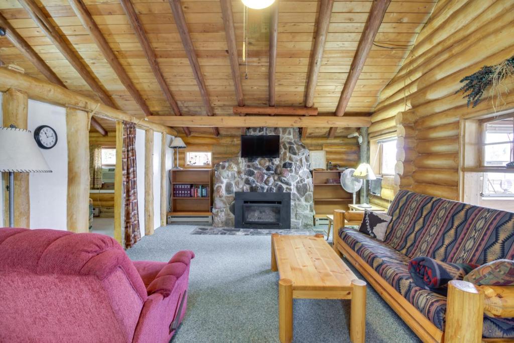 Rustic Bemidji Cabin with Boat and Lake Access! photo 3