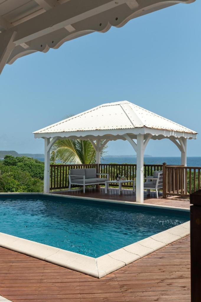 VILLA HOLIDAYS - Piscine + Vue sur mer + Accès randonnée photo 1