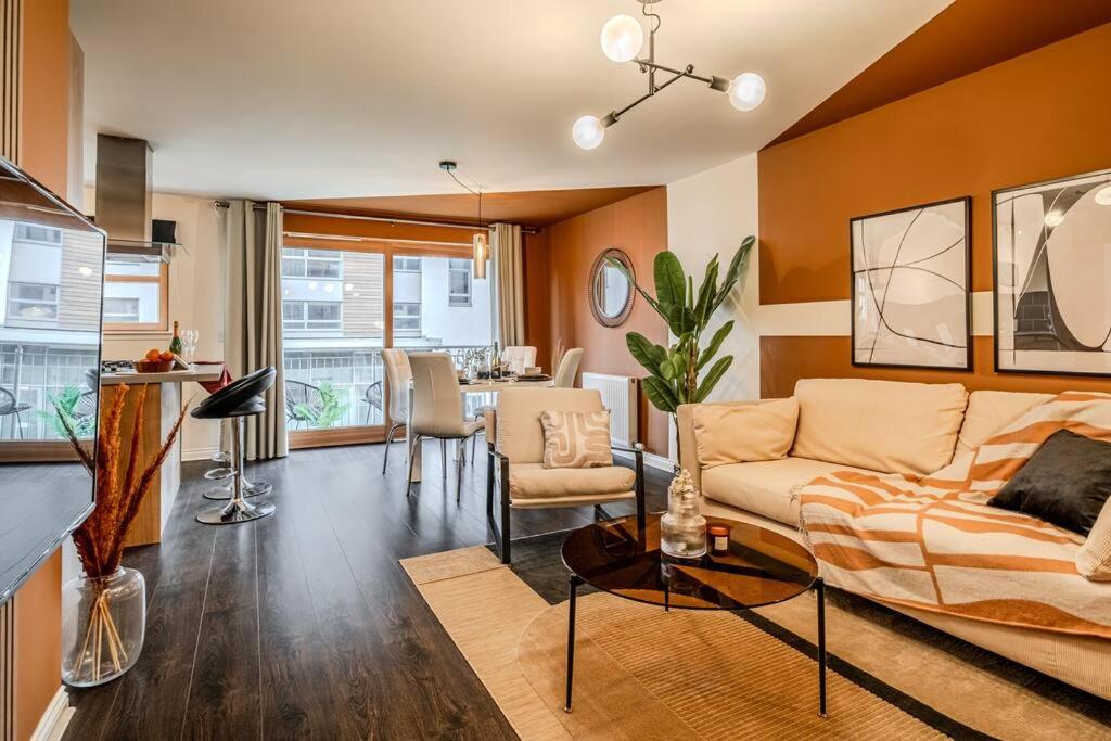 Exquisite Living with BicoccaStays photo 2