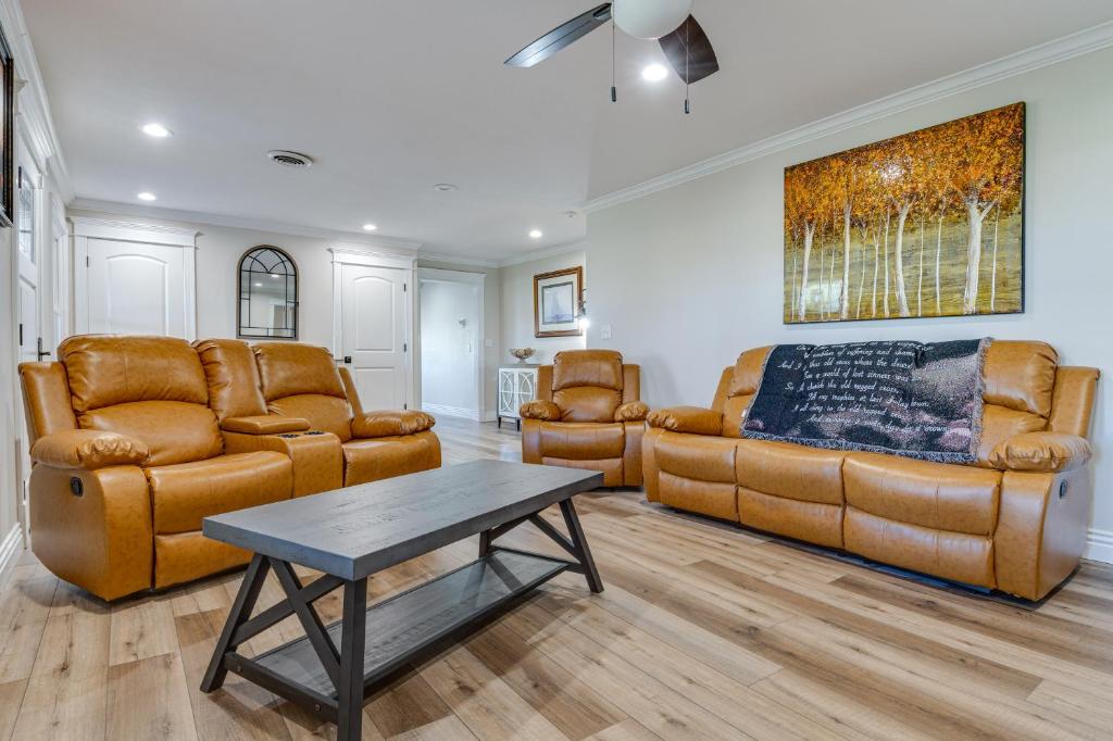 Enchanting Montgomery Escape with Private Hot Tub! photo 4
